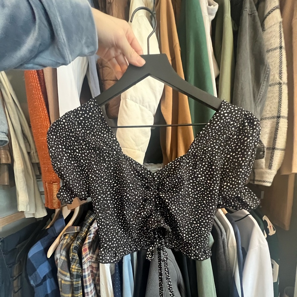 SUPER CUTE CROP TOP 🖤
